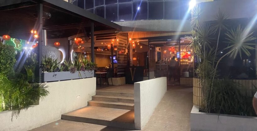 Restaurante en Centro Empresarial Y2K